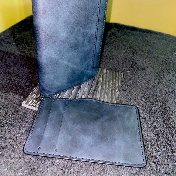 iPhone 11 Pro case never used, great condition. - Picture 5 of 5